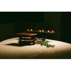 Plateau de présentation long bois brun KORA 56,5 cm – Frêne premium | KanTsens