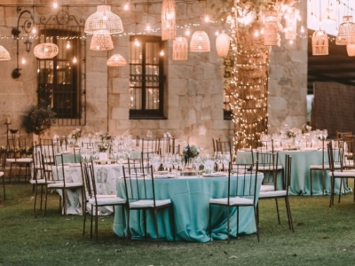 Disposition de table pour un mariage : stratégies et inspirations pour les pros de la réception